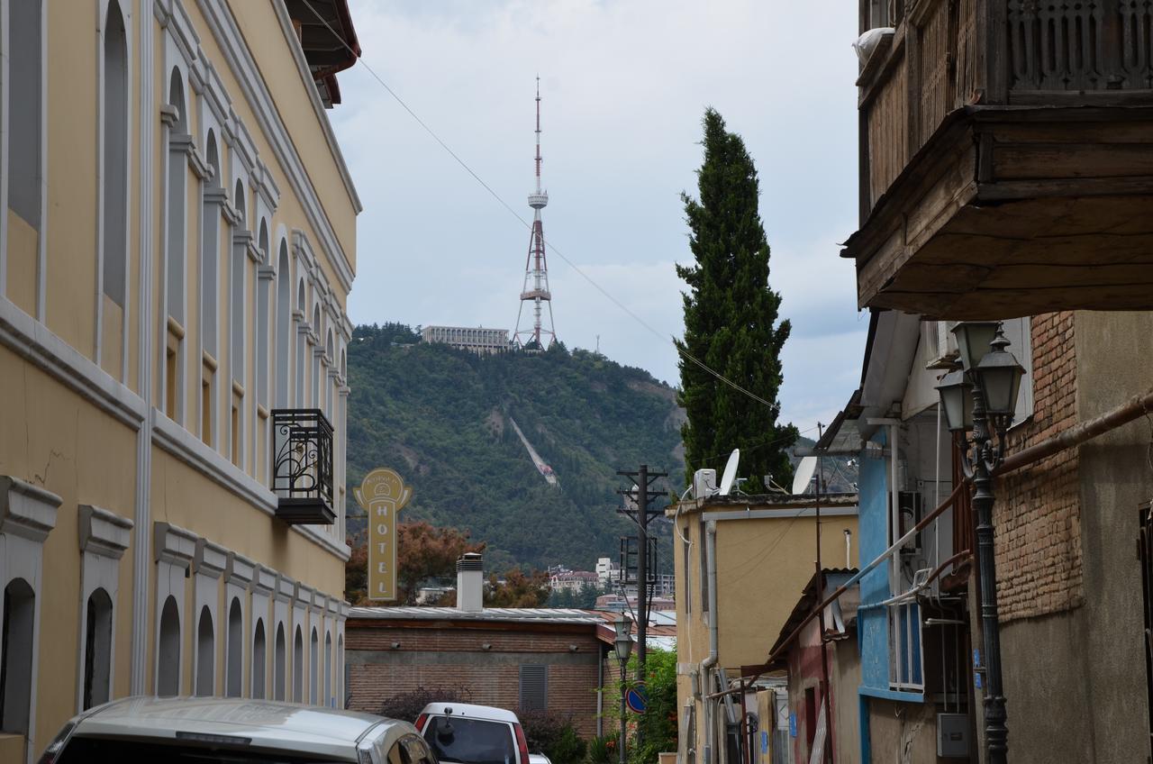 Guest House Uta Tbilisi Esterno foto