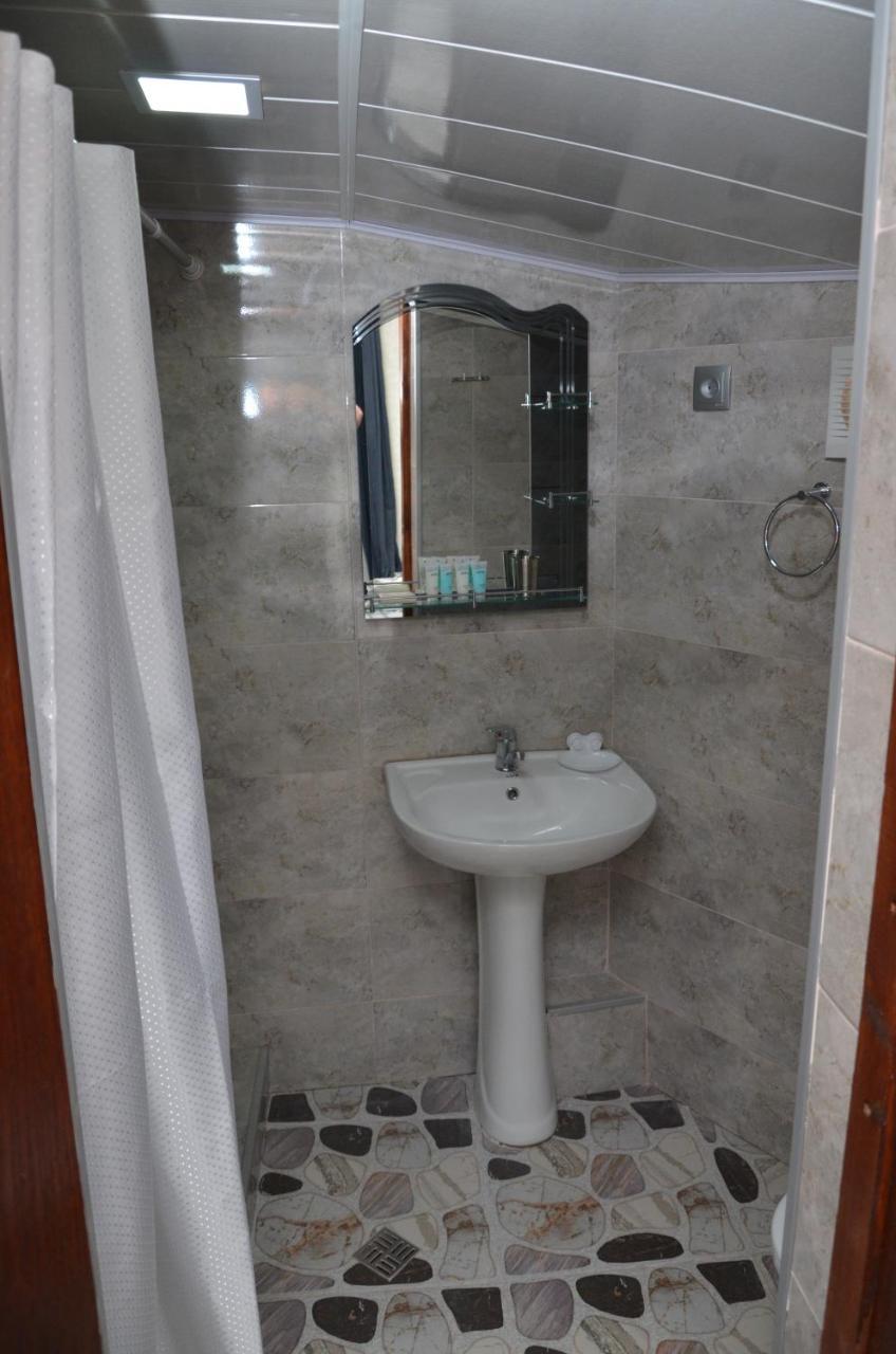 Guest House Uta Tbilisi Esterno foto
